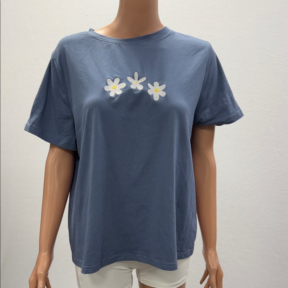 Women's Blue Daisy Tee - Casual Floral Short Sleeve Top